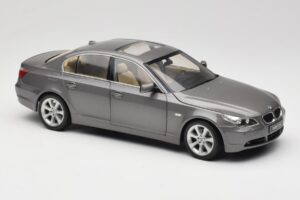 BMW 530i E60 Grey Metallic Revell 1:18 08841 Metāls — attēls 6 no 8