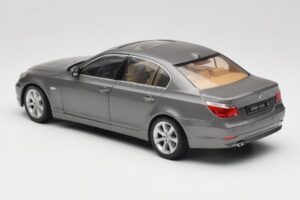 BMW 530i E60 Grey Metallic Revell 1:18 08841 Metāls — attēls 7 no 8