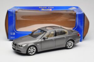 BMW 530i E60 Grey Metallic Revell 1:18 08841 Metāls — attēls 8 no 8