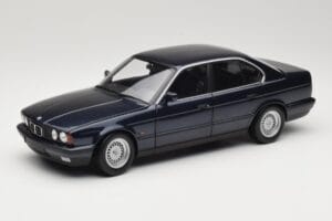 BMW 535i E34 Blue Metallic Minichamps 1:18 100024004 Metāls