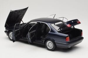 BMW 535i E34 Blue Metallic Minichamps 1:18 100024004 Metāls — attēls 5 no 8