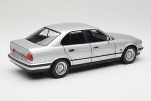 BMW 535i E34 Sudrabs Minichamps 1:18 100024005 Metāls — attēls 3 no 8