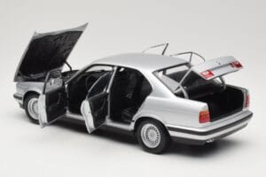 BMW 535i E34 Sudrabs Minichamps 1:18 100024005 Metāls — attēls 5 no 8