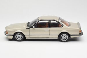 BMW 635 CSi E24 Bronzit Beige Metallic AUTOart 1:18 70523 Metāls — attēls 4 no 8