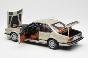 BMW 635 CSi E24 Bronzit Beige Metallic AUTOart 1:18 70523 Metāls — attēls 5 no 8