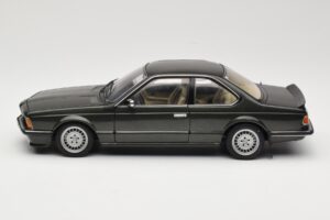 BMW 635 CSi E24 Malachit Green Metallic AUTOart 1:18 70522 Metāls — attēls 4 no 8