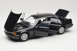 BMW 730i E32 Black Metallic Minichamps 1:18 100023002 Metāls — attēls 2 no 8