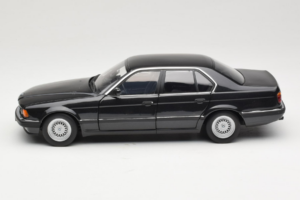 BMW 730i E32 Black Metallic Minichamps 1:18 100023002 Metāls — attēls 4 no 8