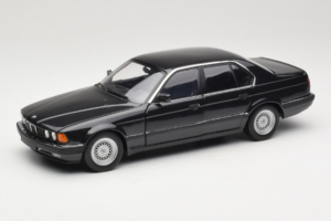 BMW 730i E32 Black Metallic Minichamps 1:18 100023002 Metāls