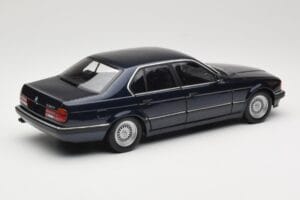 BMW 730i E32 Zils Metallic Minichamps 1:18 100023006 Metāls — attēls 3 no 8