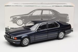 BMW 730i E32 Zils Metallic Minichamps 1:18 100023006 Metāls — attēls 8 no 8