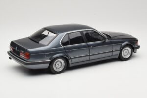 BMW 730i E32 Grey Metallic Minichamps 1:18 100023005 Metāls — attēls 3 no 8