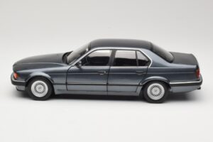 BMW 730i E32 Grey Metallic Minichamps 1:18 100023005 Metāls — attēls 4 no 8