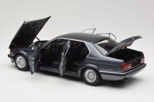 BMW 730i E32 Grey Metallic Minichamps 1:18 100023005 Metāls — attēls 5 no 8