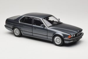 BMW 730i E32 Grey Metallic Minichamps 1:18 100023005 Metāls — attēls 6 no 8