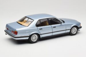 BMW 730i E32 Gaiši Zils Metallic Minichamps 1:18 100023008 Metāls — attēls 3 no 8