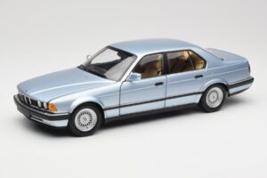 BMW 730i E32 Gaiši Zils Metallic Minichamps 1:18 100023008 Metāls