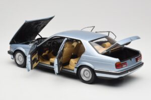 BMW 730i E32 Gaiši Zils Metallic Minichamps 1:18 100023008 Metāls — attēls 5 no 8