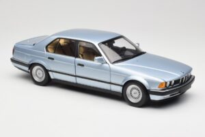 BMW 730i E32 Gaiši Zils Metallic Minichamps 1:18 100023008 Metāls — attēls 6 no 8