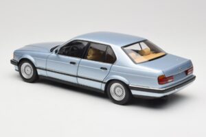 BMW 730i E32 Gaiši Zils Metallic Minichamps 1:18 100023008 Metāls — attēls 7 no 8