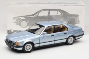BMW 730i E32 Gaiši Zils Metallic Minichamps 1:18 100023008 Metāls — attēls 8 no 8