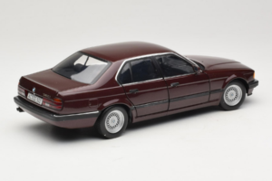 BMW 730i E32 Red Metallic Minichamps 1:18 100023001 Metāls — attēls 3 no 8