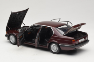 BMW 730i E32 Red Metallic Minichamps 1:18 100023001 Metāls — attēls 5 no 8