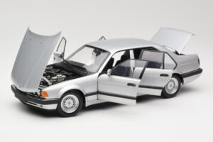 BMW 730i E32 Sudrabs Minichamps 1:18 100023000 Metāls — attēls 2 no 8