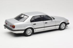 BMW 730i E32 Sudrabs Minichamps 1:18 100023000 Metāls — attēls 3 no 8