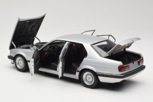BMW 730i E32 Sudrabs Minichamps 1:18 100023000 Metāls — attēls 5 no 8