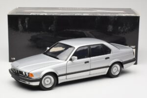 BMW 730i E32 Sudrabs Minichamps 1:18 100023000 Metāls — attēls 8 no 8