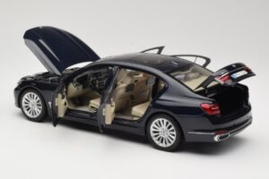 BMW 750Li F02 Imperial Blue Paragon 1:18 80432405586 Metāls — attēls 5 no 8