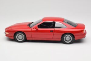 BMW 850Ci E31 Brilliant Red Revell 1:18 8827 Metāls — attēls 4 no 8