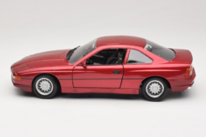 BMW 850i E31 Sarkans Tchibo 1:18 36157 Metāls — attēls 4 no 8