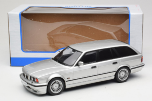 BMW Alpina B10 E34 4.6 Touring Sudrabs MCG 1:18 MCG18332MCW Metāls — attēls 6 no 6