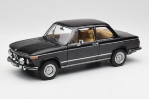 BMW 2002 L E10 Melns AUTOart 1:18 70603 Metāls