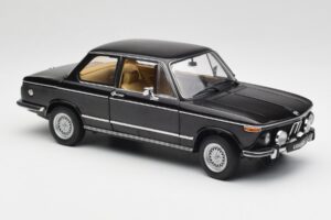 BMW 2002 L E10 Melns AUTOart 1:18 70603 Metāls — attēls 6 no 8
