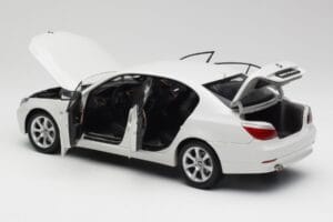 BMW E60 545i Alpine Balts Kyosho 1:18 08591W Metāls — attēls 5 no 8
