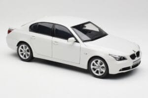 BMW E60 545i Alpine Balts Kyosho 1:18 08591W Metāls — attēls 6 no 8