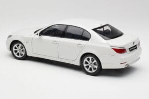 BMW E60 545i Alpine Balts Kyosho 1:18 08591W Metāls — attēls 7 no 8