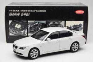 BMW E60 545i Alpine Balts Kyosho 1:18 08591W Metāls — attēls 8 no 8