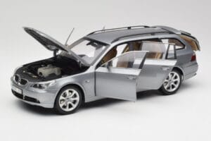 BMW 545i E61 Touring Gaiši Pelēks Kyosho 1:18 80430308414 Metāls — attēls 2 no 8