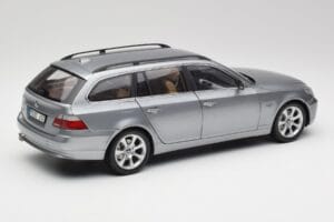 BMW 545i E61 Touring Gaiši Pelēks Kyosho 1:18 80430308414 Metāls — attēls 3 no 8