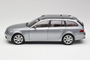 BMW 545i E61 Touring Gaiši Pelēks Kyosho 1:18 80430308414 Metāls — attēls 4 no 8