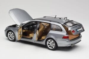 BMW 545i E61 Touring Gaiši Pelēks Kyosho 1:18 80430308414 Metāls — attēls 5 no 8