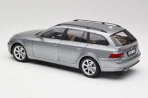 BMW 545i E61 Touring Gaiši Pelēks Kyosho 1:18 80430308414 Metāls — attēls 7 no 8