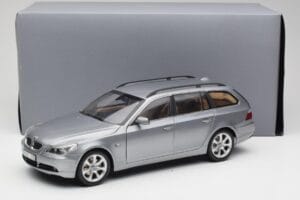 BMW 545i E61 Touring Gaiši Pelēks Kyosho 1:18 80430308414 Metāls — attēls 8 no 8