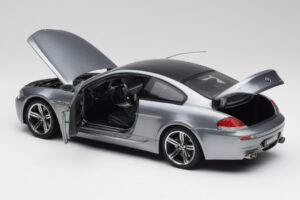 BMW M6 E63 Silver Pelēks Kyosho 1:18 08703GR Metāls — attēls 5 no 8