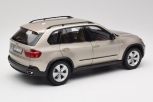 BMW X5 E70 4.8i Platinum Bronza Metaliks Kyosho 1:18 80430413413 Metāls — attēls 3 no 8