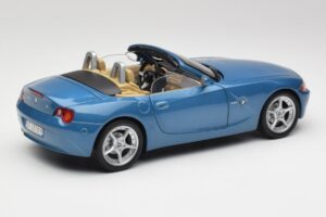 BMW Z4 E85 Maldives Blue Bburago 1:18 34046BLUE Metāls — attēls 3 no 8
